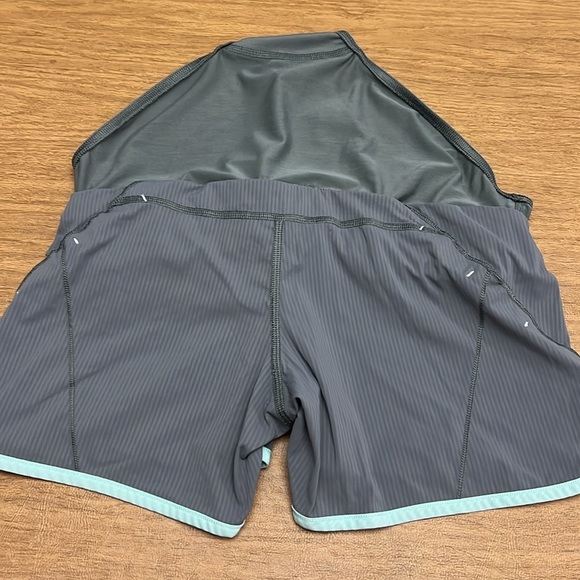 Lot of 2 Ivivva shorts size 14 with built in liner - Picture 4 of 10